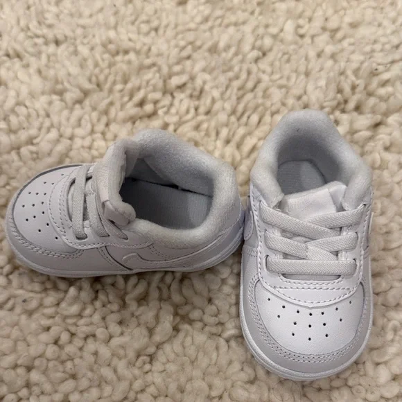 Nike Kids White Sneakers - Picture 4 of 5